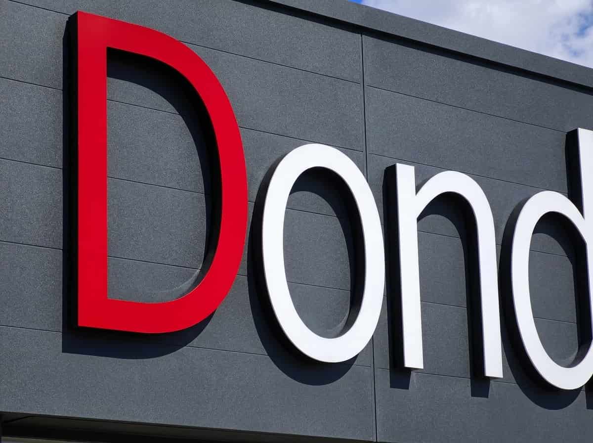 Dondi Salotti — l’insegna scatolata
