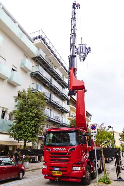 Elite — il cantiere di insegna e rivestimento di facciata (3/6)