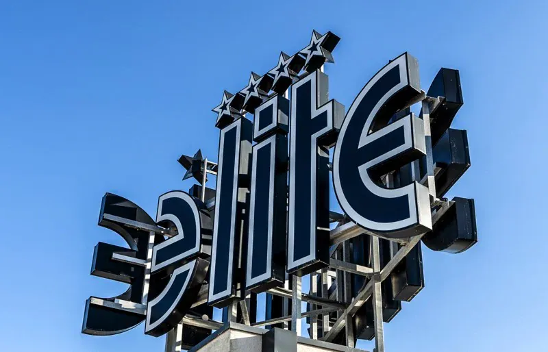 Elite — l’insegna (1/5)