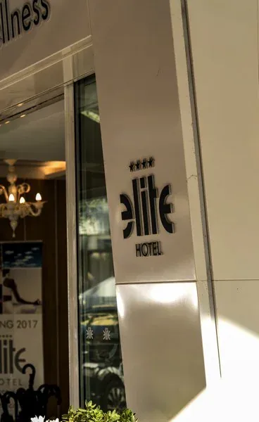 Elite — il rivestimento (1/3)