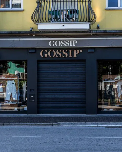 Gossip — l’insegna di giorno (1/3)