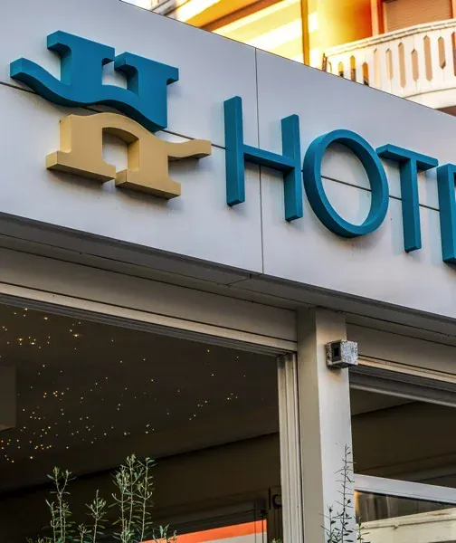 Hotel Helen — l’insegna di giorno (2/5)