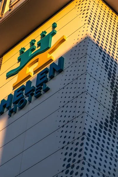Hotel Helen — l’insegna di giorno (5/5)