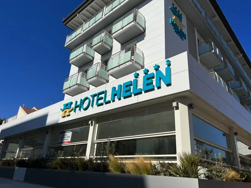 Hotel Helen — il rivestimento (1/6)
