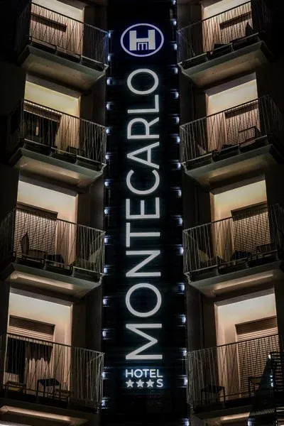 Hotel Montecarlo — l’insegna di notte (1/4)
