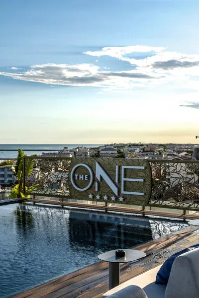 The One — l’insegna di giorno (5/13)