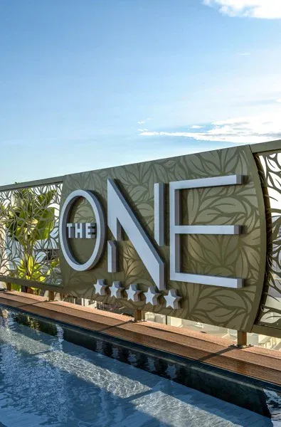 The One — l’insegna di giorno (6/13)