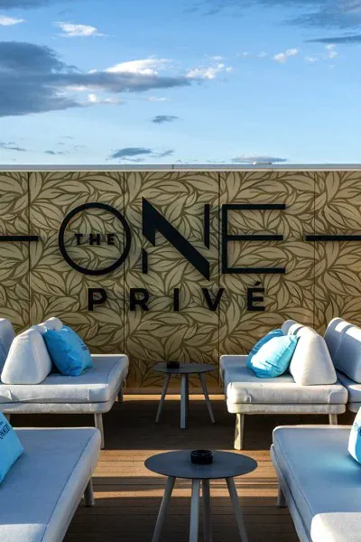 The One — l’insegna di giorno (9/13)