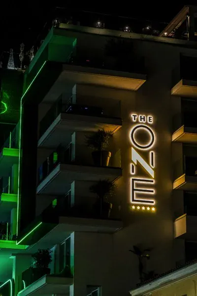 The One — l’insegna di notte (8/9)
