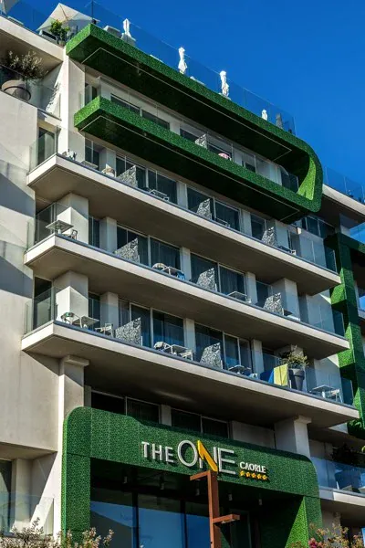 The One — il rivestimento di giorno (3/6)