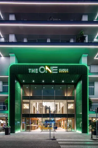 The One — il rivestimento di notte (3/8)