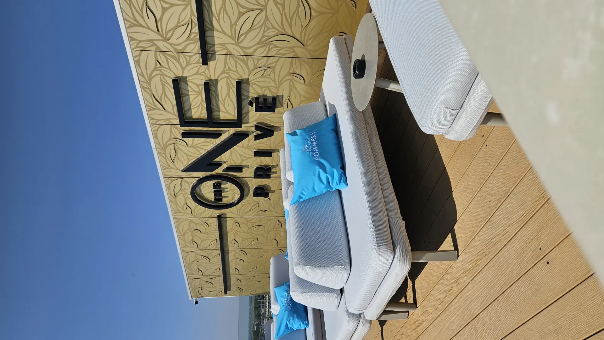 The One — il rivestimento di giorno (4/6)