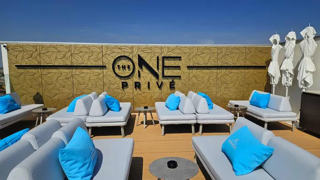 The One — il rivestimento di giorno (6/6)