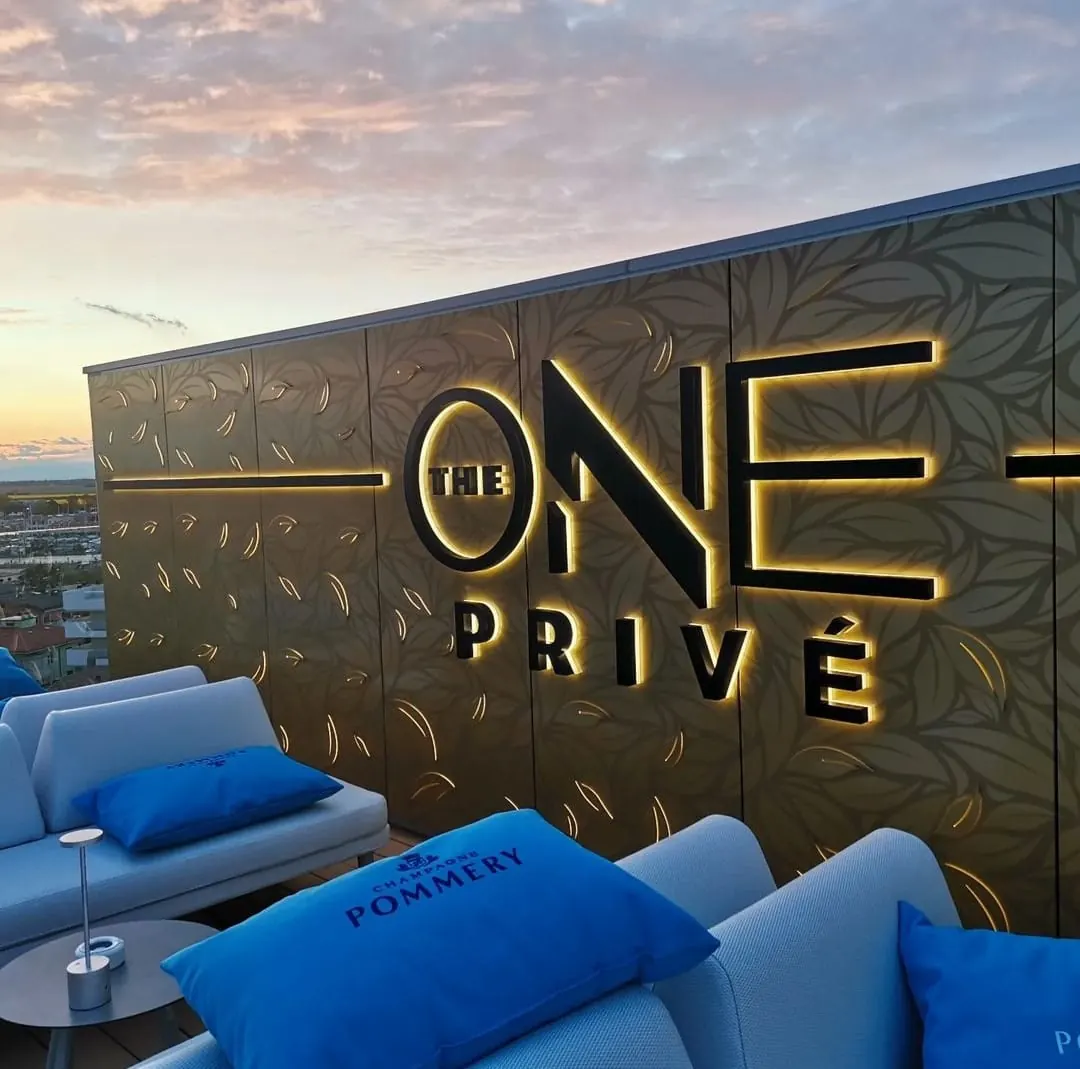 The One — il rivestimento di notte (8/8)